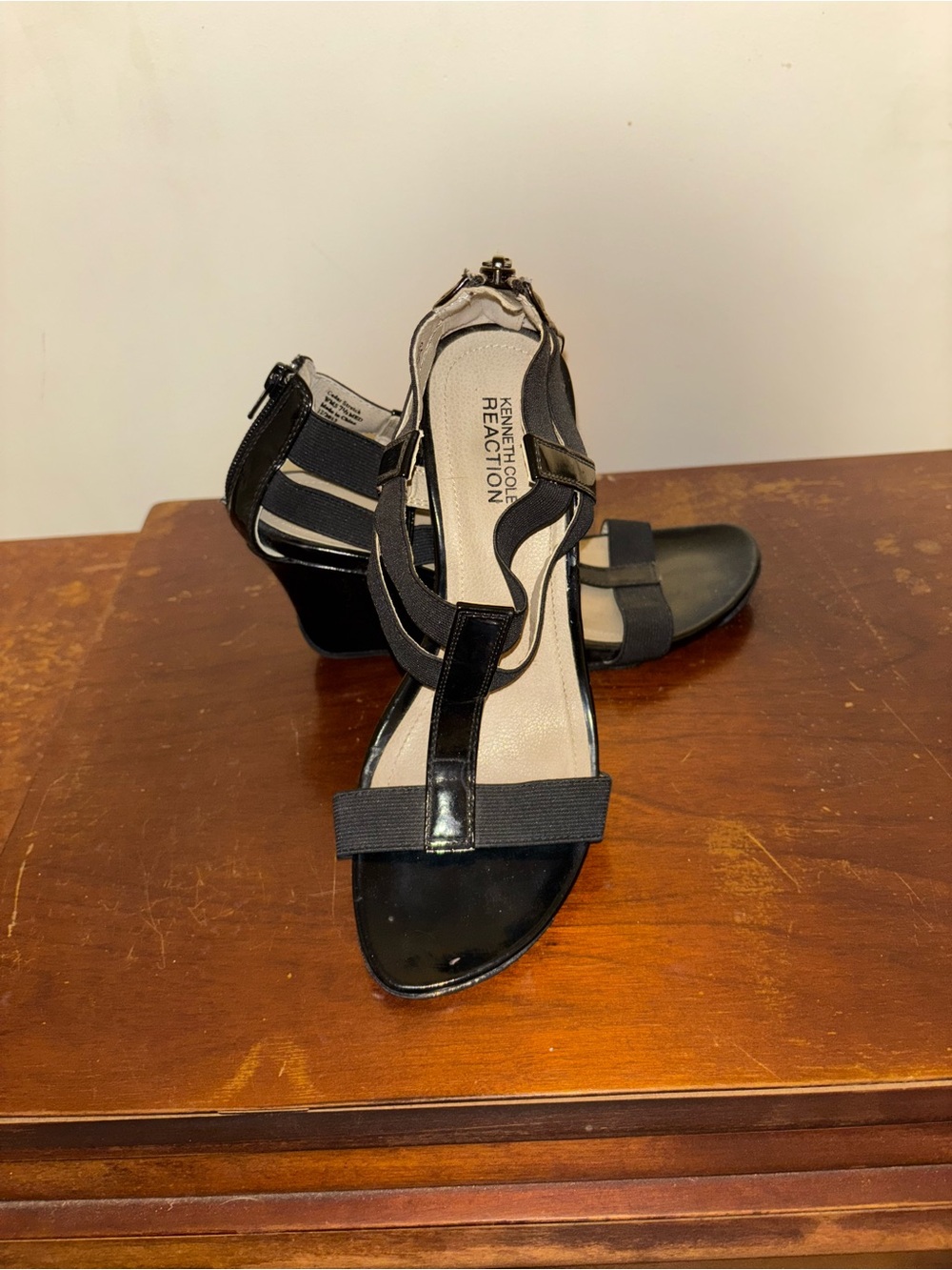 SIZE 7.5M Kenneth Cole Reaction Black Strappy Wedge Sandals